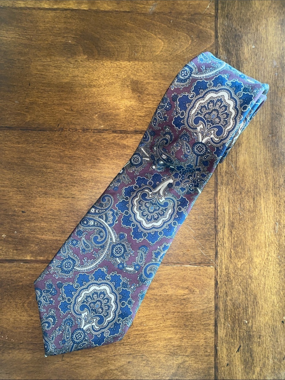 Oscar de la rent 100% silk Men's Paisley Silk Tie in deep berry Blue and Brown